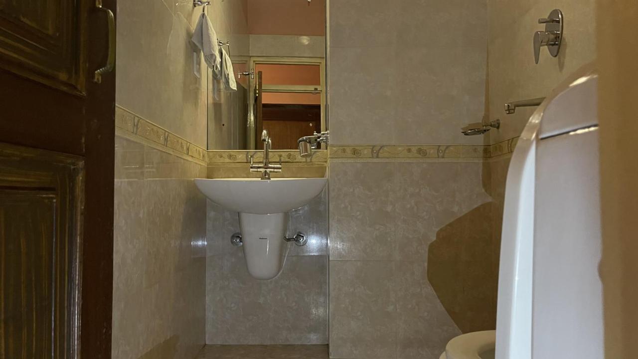 Hotel Valley View Inn Нагаркот Экстерьер фото